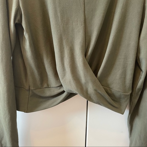 3/$25🌟Long sleeve crop top - Picture 5 of 8